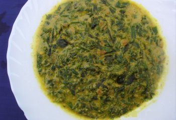 Mitoo and Mlenda in groundnut relish Kenya recipe Ⓒ Cookbook for traditional vegetables (IPGRI., 2006)